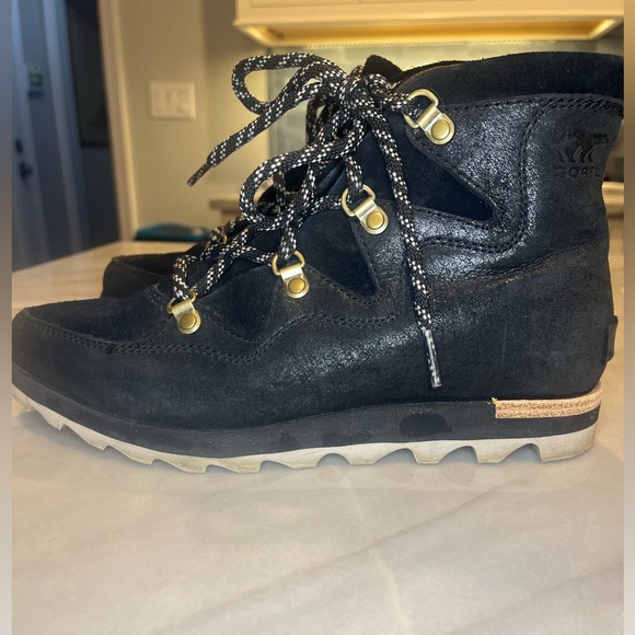 Sorel Sneakchic black suede ankle booties, water/snow-proof, size 8 - Picture 5 of 11